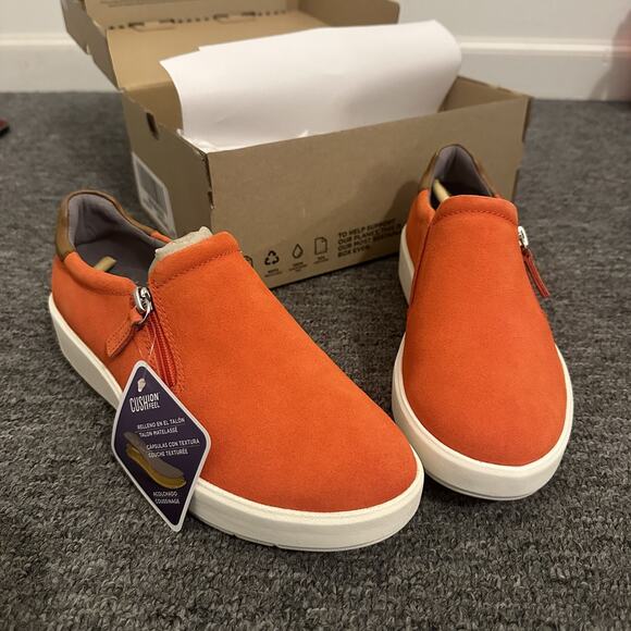Clarks Collection Slip-On Sneakers Layton Step Orange Suede Size 7 - Picture 1 of 7